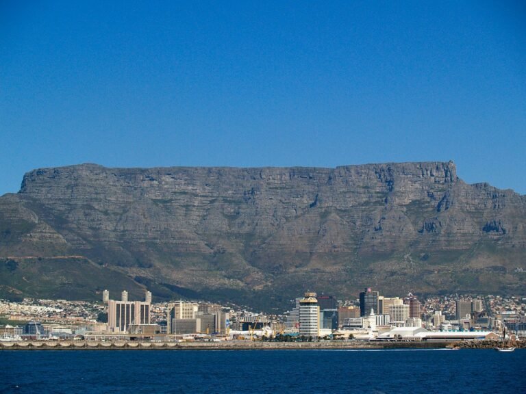 Buildings at the foot of a mountain by the water in Cape Town