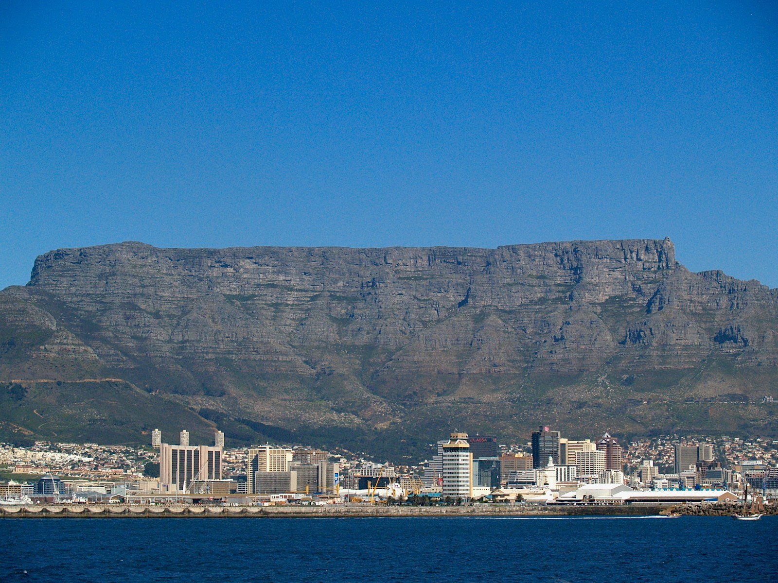 Buildings at the foot of a mountain by the water in Cape Town